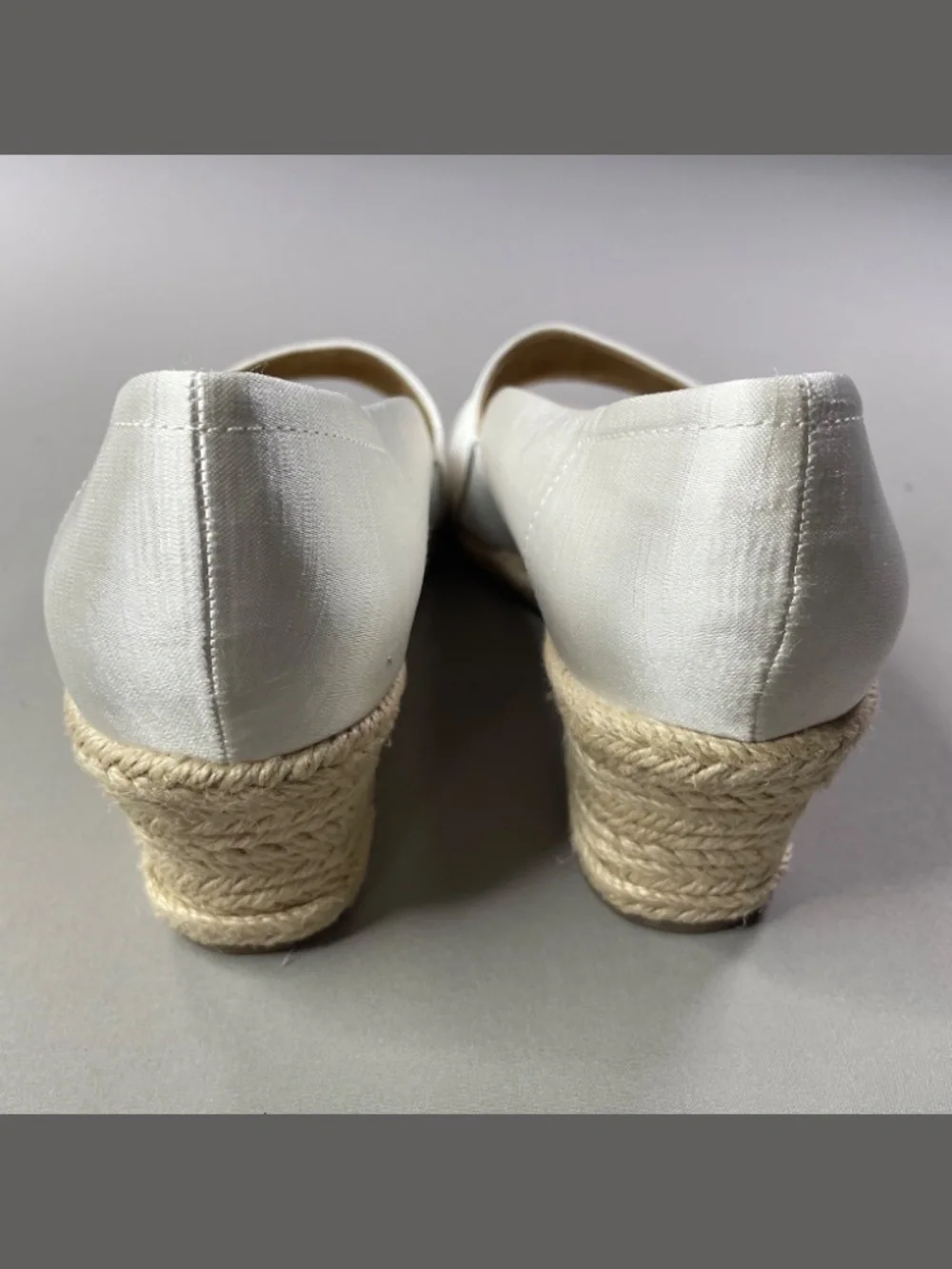 NEW Easy Street Shoes Womens 9 white brown satin jute wedges summer cocktail